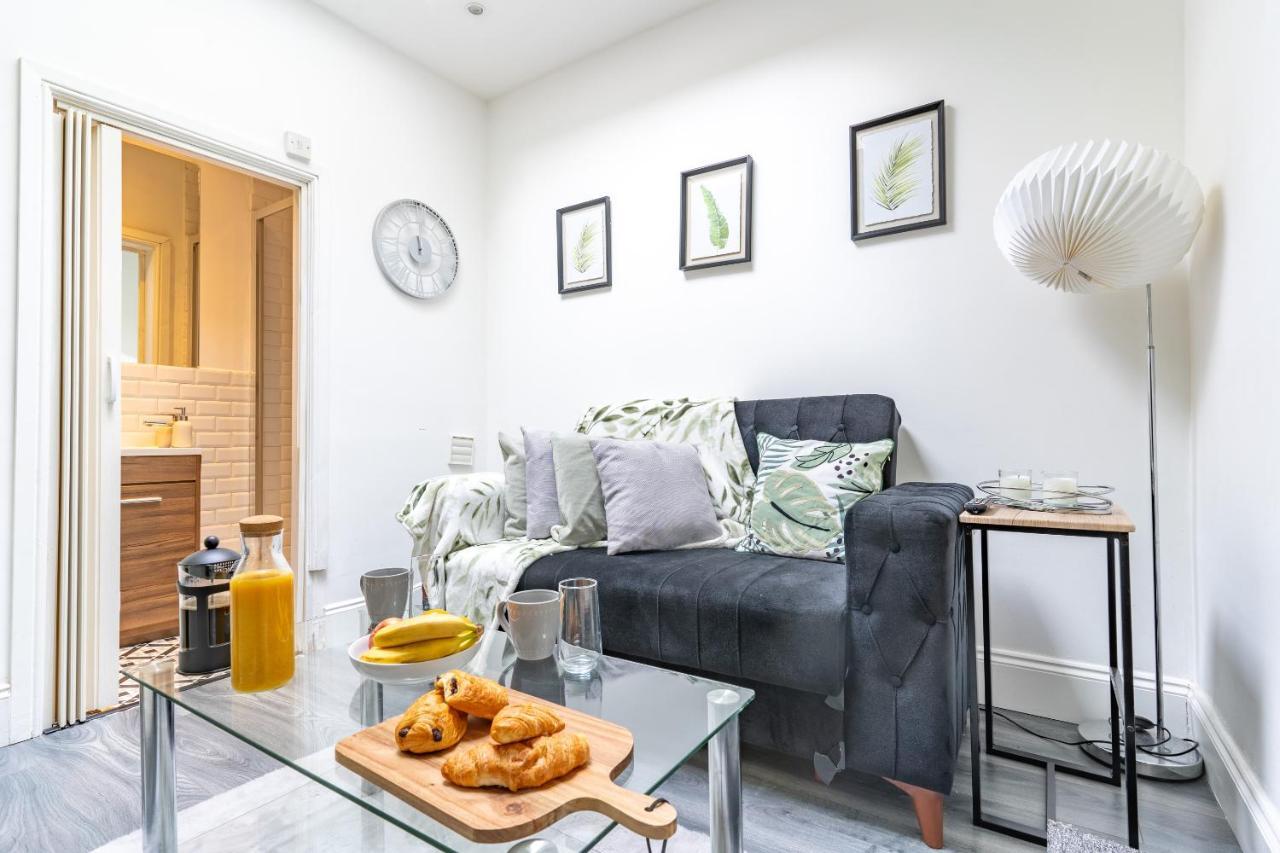 Prime Location - Cosy Near Emirates Stadium Apartment London